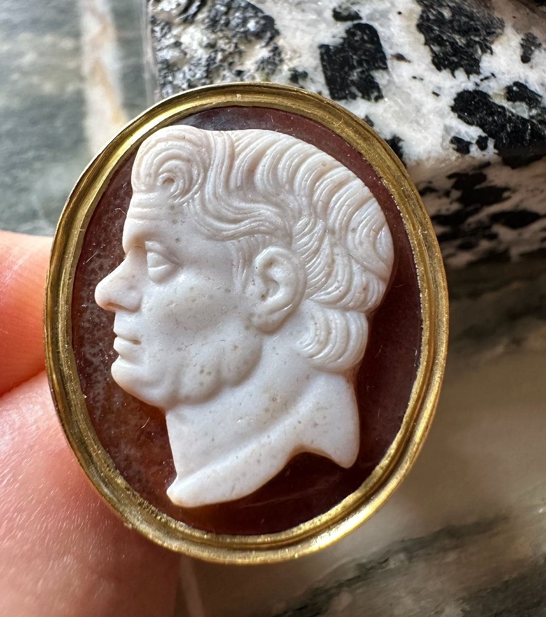 A 18k Gold Ring Set With A 18th Century Agate Cameo. Portrait Of Pompey The General-photo-2