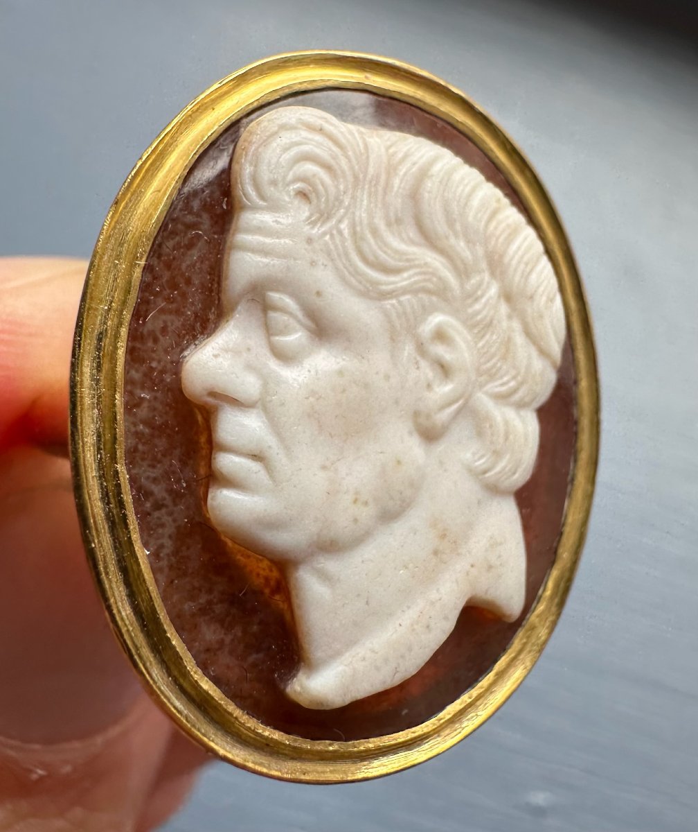 A 18k Gold Ring Set With A 18th Century Agate Cameo. Portrait Of Pompey The General-photo-1