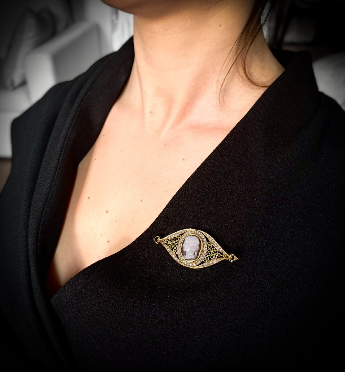 Broche fin XIXe sertie de diamants et d'un camée sur agate. Portrait d'empereur. -photo-2
