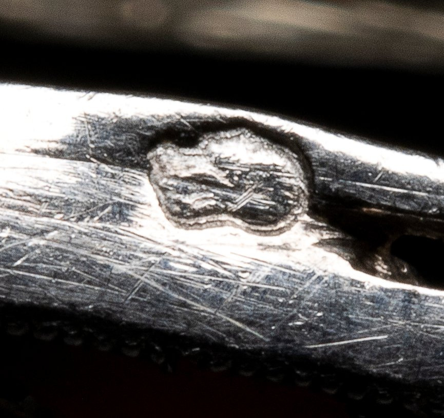 ART DÉCO, VERS 1925 Broche diamants, onyx, corail et saphirs-photo-2