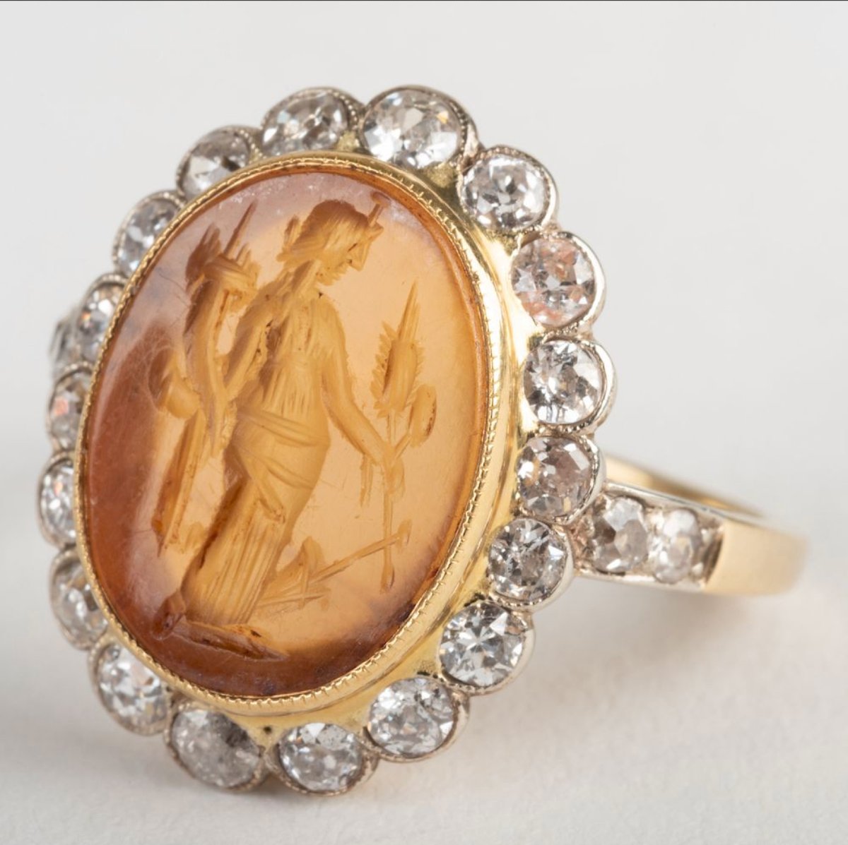 A Vintage Two Tone Gold Ring With Diamonds And Set With A Roman Carnelian Intaglio. Fortuna-photo-4