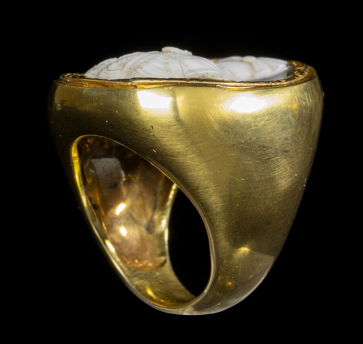 Bague en or XIXe sertie d'un camée sur onyx — Buste de Sappho-photo-2