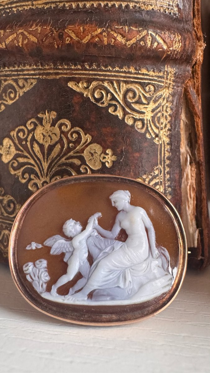 Broche XIXe sertie d'un camée néoclassique. Amour et Vénus.-photo-4