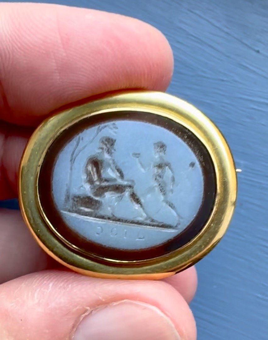 Broche en or sertie d'une intaille XVIIIe sur nicolo — Jeune homme et satyre.-photo-3