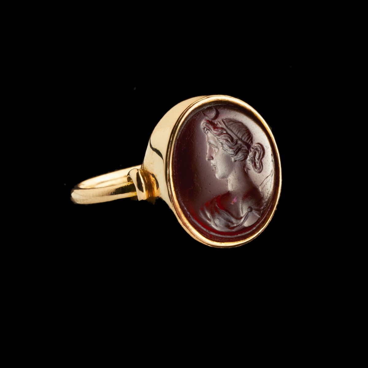 A Gold Ring Set With A 19th Century Red Glass Intaglio. Bust Of Diana.-photo-2
