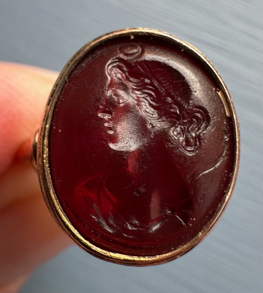 A Gold Ring Set With A 19th Century Red Glass Intaglio. Bust Of Diana.-photo-3