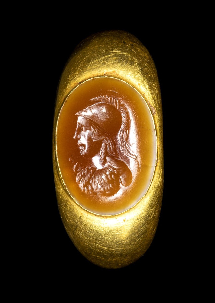 A Large Roman Hollow Gold Ring Set With An Agate Intaglio. Bust Of Athena.-photo-2