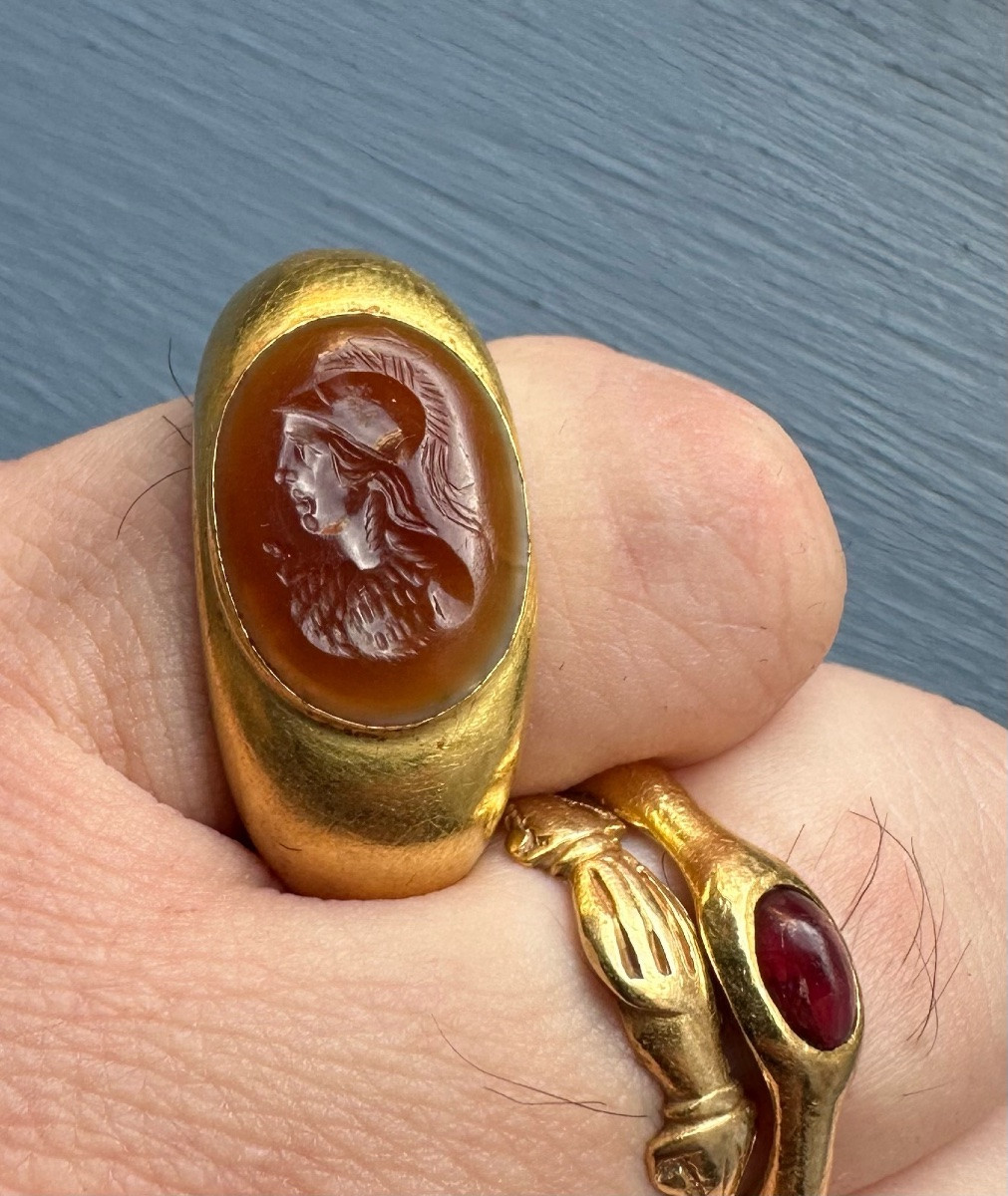 A Large Roman Hollow Gold Ring Set With An Agate Intaglio. Bust Of Athena.-photo-4