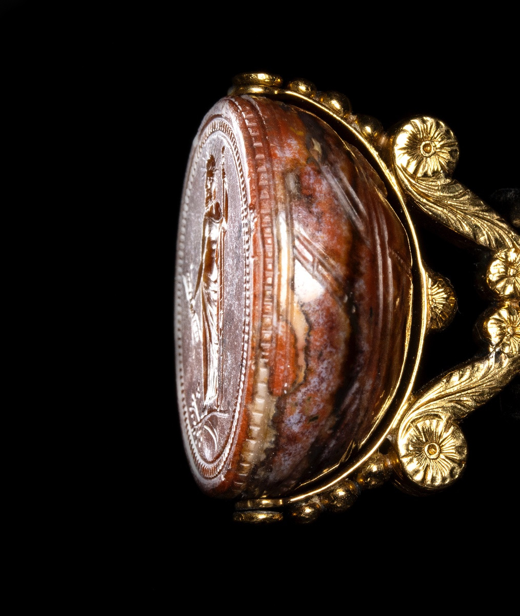 SCEAU PENDENTIF EN OR CISELÉ DU XVIIIE SIÈCLE, SERTI D'UN SCARABÉE. JUPITER-photo-4