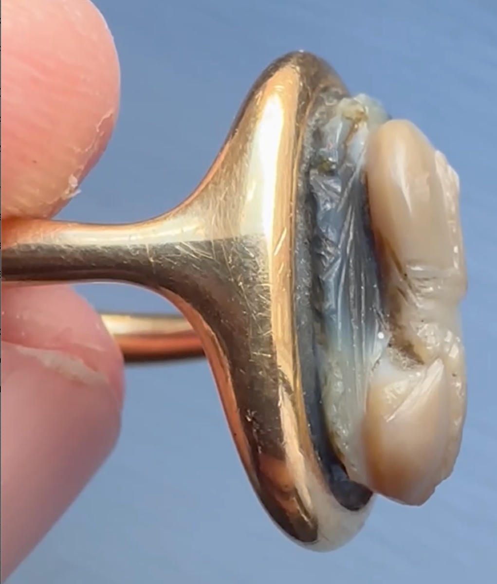 A Gold Ring Set With A Late Roman Onyx Cameo. Helmeted Bust.-photo-4