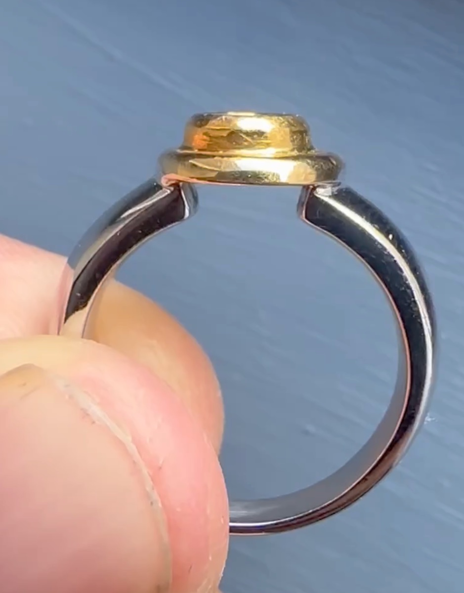 BAGUE EN OR DEUX TONS SERTIE D'UNE INTAILLE EN CORNALINE ITALIQUE. GRENADE.-photo-4