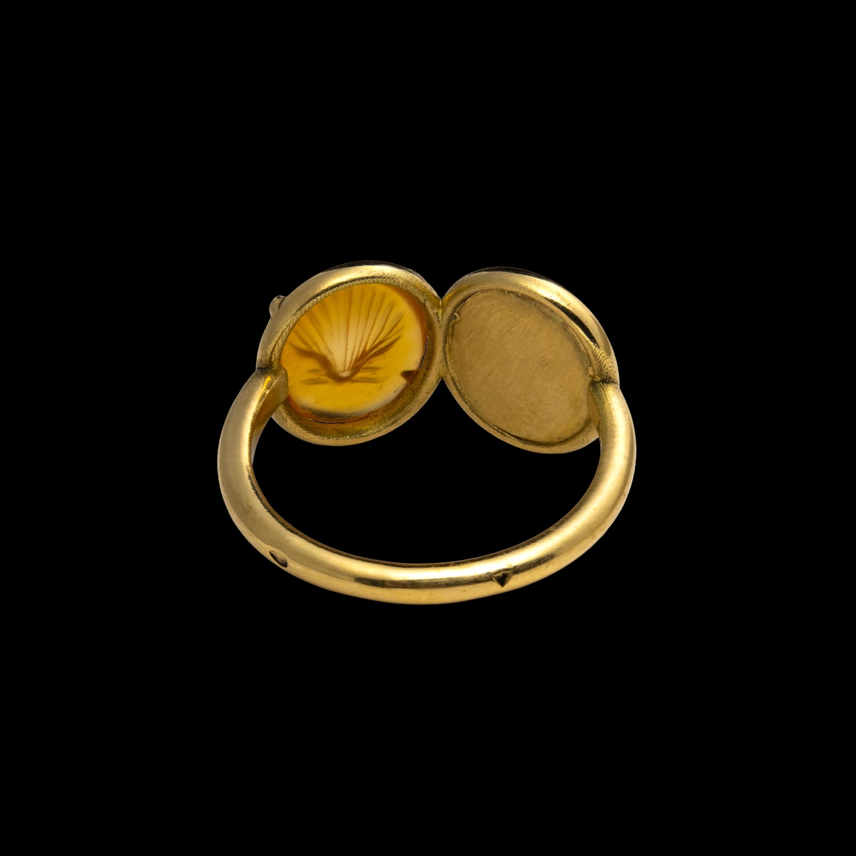 Maison Auclert, Paris. A 18k Gold Ring Set With A Roman Carnelian Intaglio And Its Impression. -photo-3