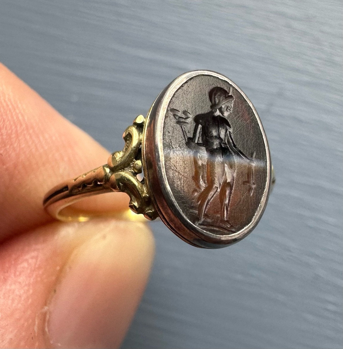 A Victorian Gold Ring Set With A Roman Banded Agate Intaglio. Mercury.-photo-4