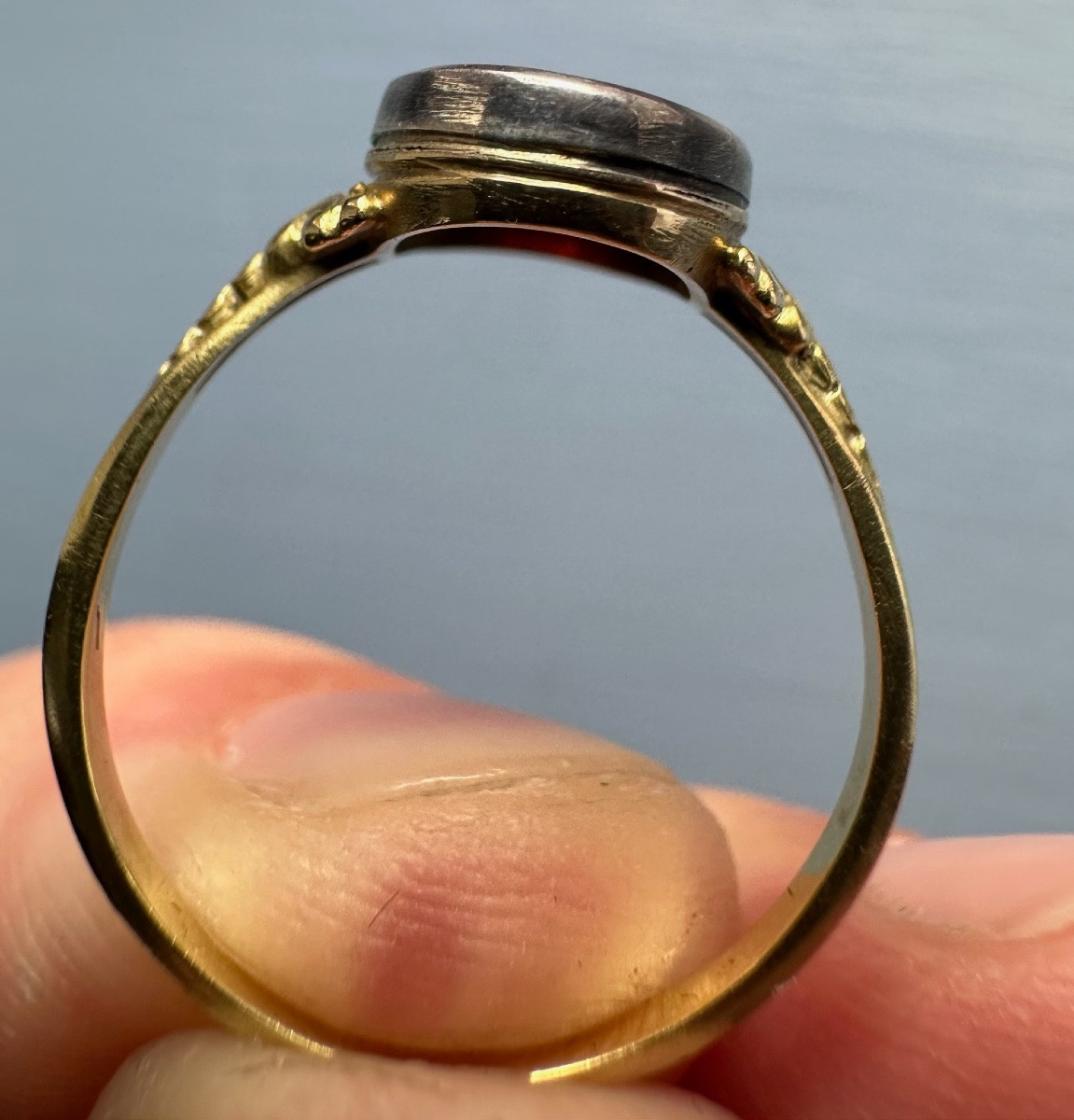 A Victorian Gold Ring Set With A Roman Banded Agate Intaglio. Mercury.-photo-2