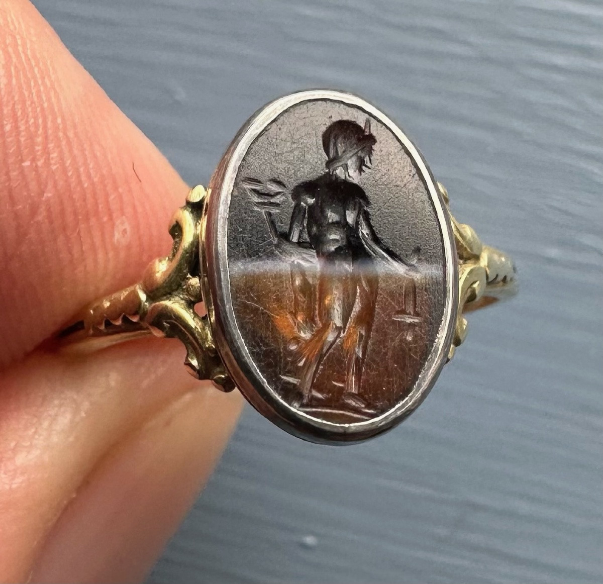 A Victorian Gold Ring Set With A Roman Banded Agate Intaglio. Mercury.-photo-5