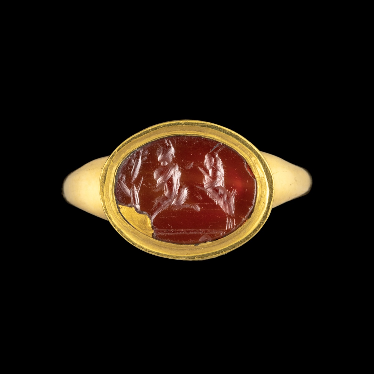 BAGUE EN OR SERTIE D'UNE INTAILLE ROMAINE SUR CORNALINE. PAN COMBATTANT LA CHÈVRE.-photo-3