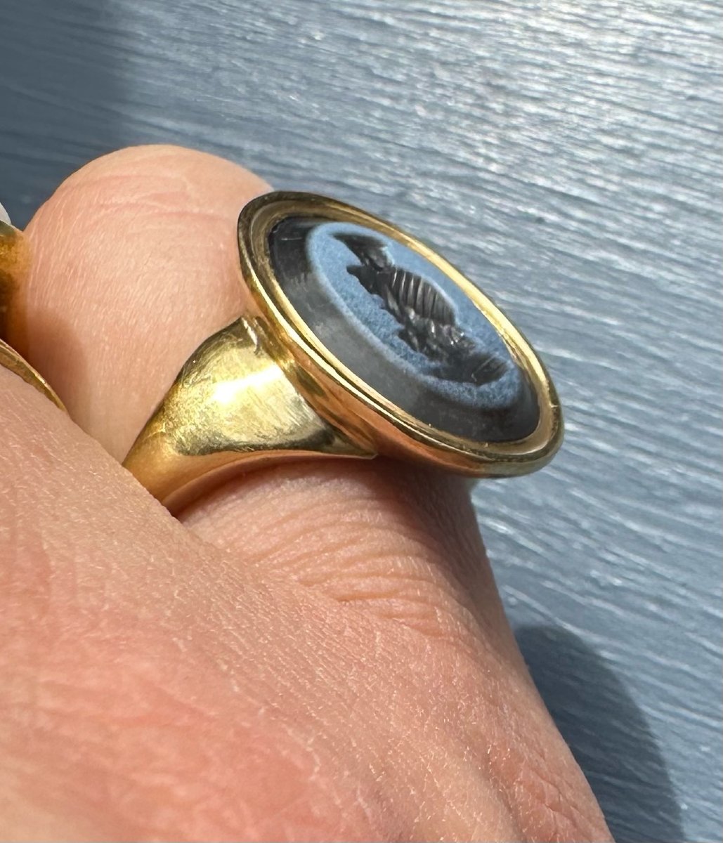 Bague en or sertie d'une intaille romaine sur nicolo. Portrait de Jupiter-Sérapis-photo-2