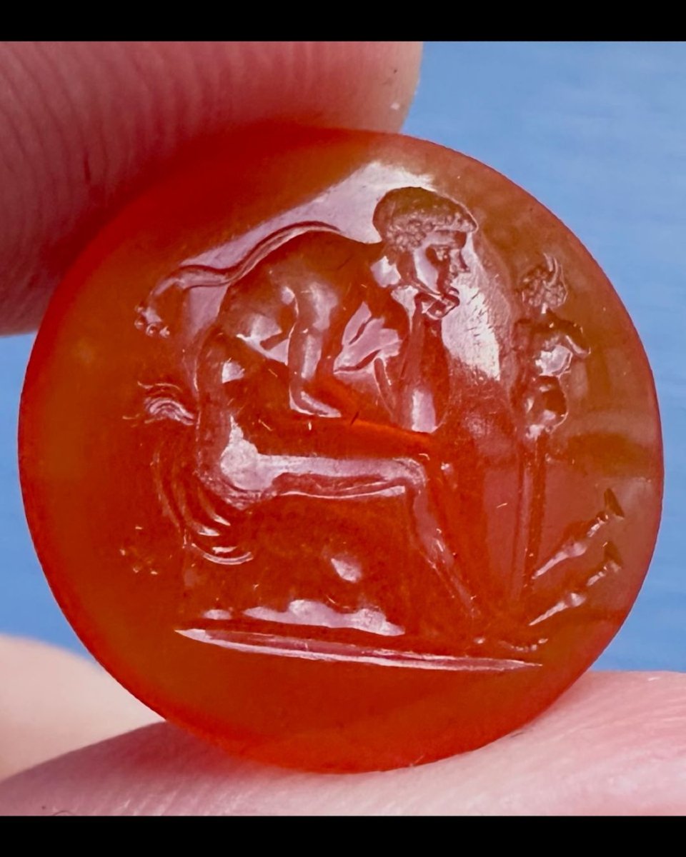 Intaille Grand Tour sur cornaline d’un jeune Faune assis devant un hermès ithyphallique de Pan-photo-2