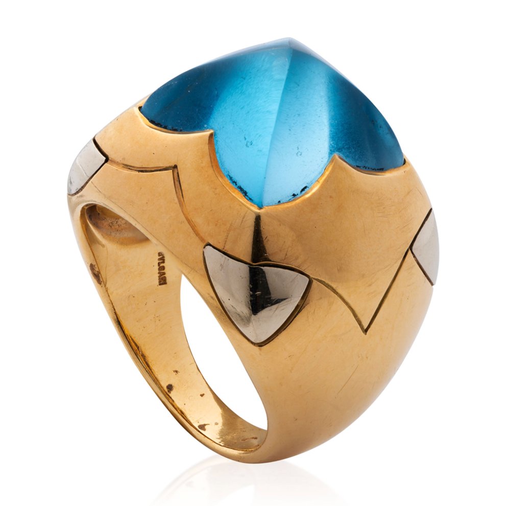 Bulgari. Demi-parure en or et topaze bleue — paire de clips d'oreilles et bague assortie-photo-3