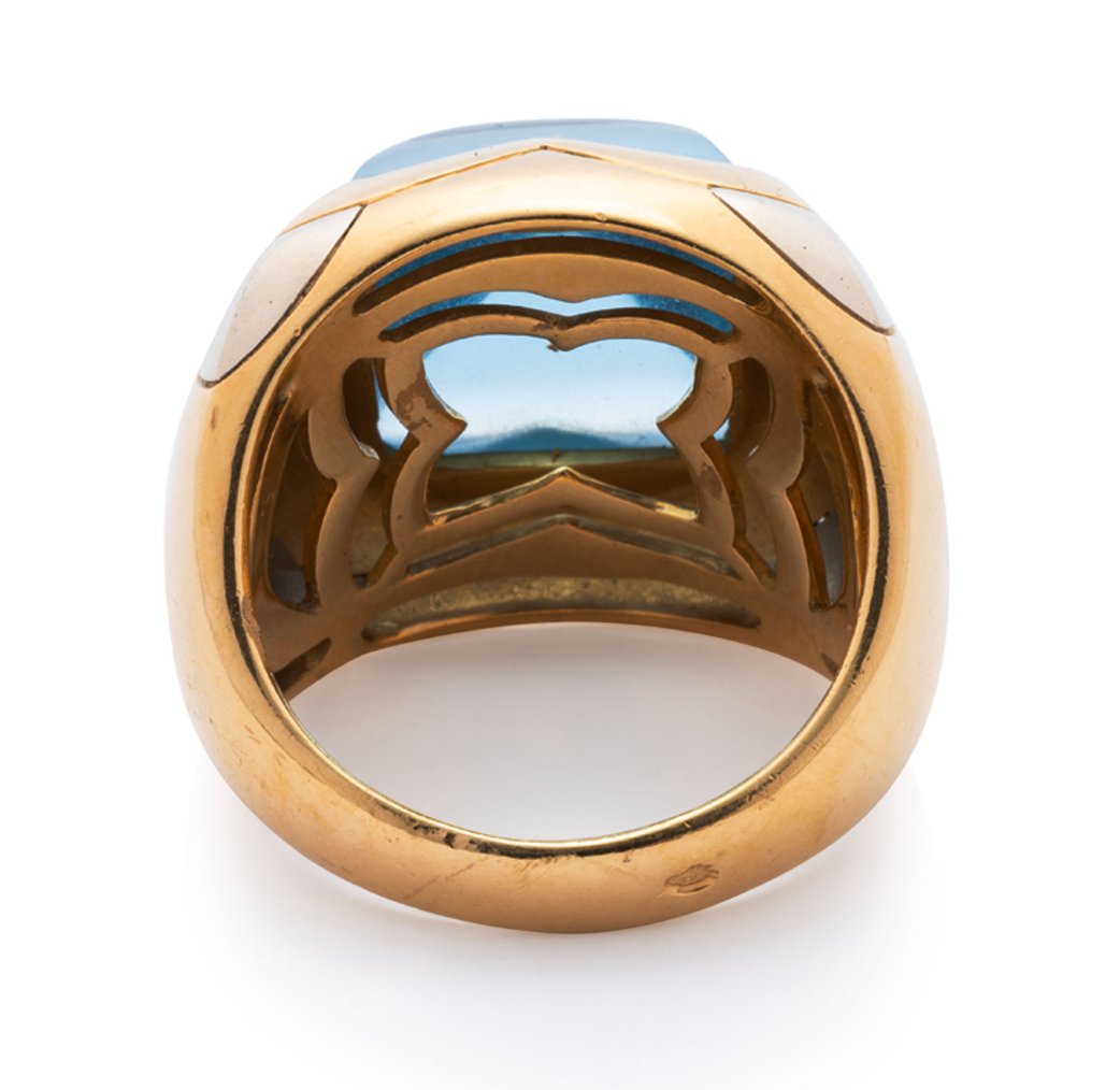 Bulgari. Demi-parure en or et topaze bleue — paire de clips d'oreilles et bague assortie-photo-4