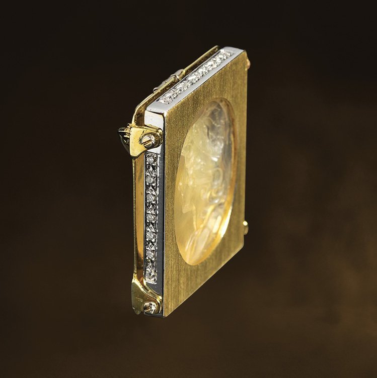 Carlo Costanzi (attribué à). Belle intaille en calcédoine montée sur une broche-pendentif -photo-4