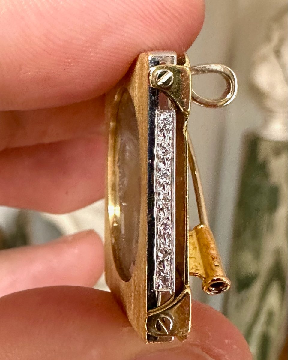 Carlo Costanzi (attribué à). Belle intaille en calcédoine montée sur une broche-pendentif -photo-1