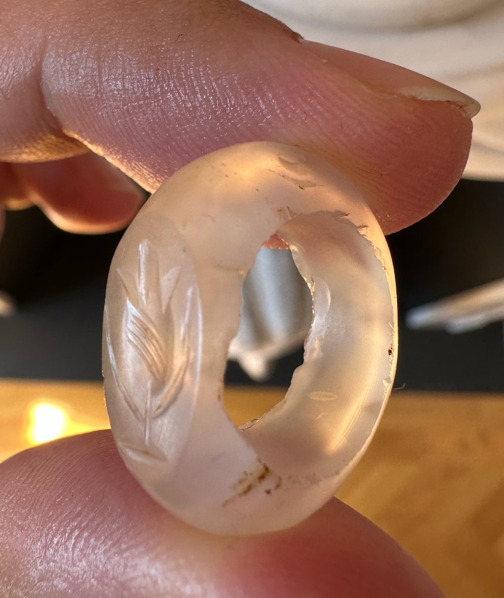 Sassanid Hololithic Signet Ring Made Of Chalcedony. Flower.-photo-1