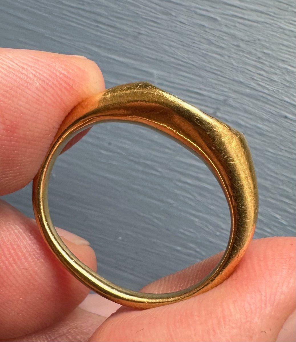 Bague Renaissance tardive (ou antérieure) en or sertie d'une intaille en cornaline. Vieil homme-photo-3