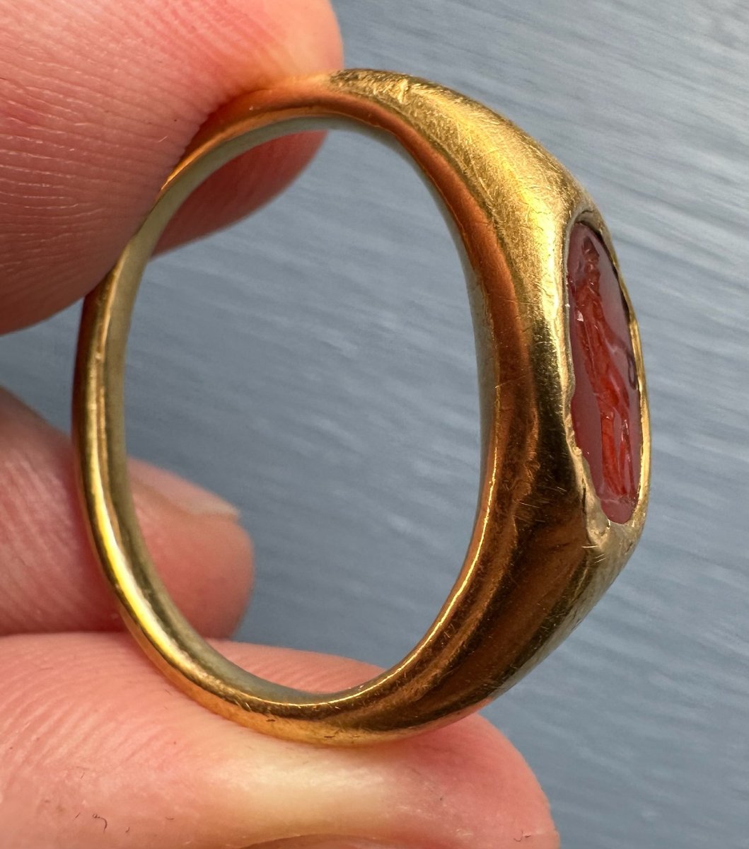 Bague Renaissance tardive (ou antérieure) en or sertie d'une intaille en cornaline. Vieil homme-photo-4