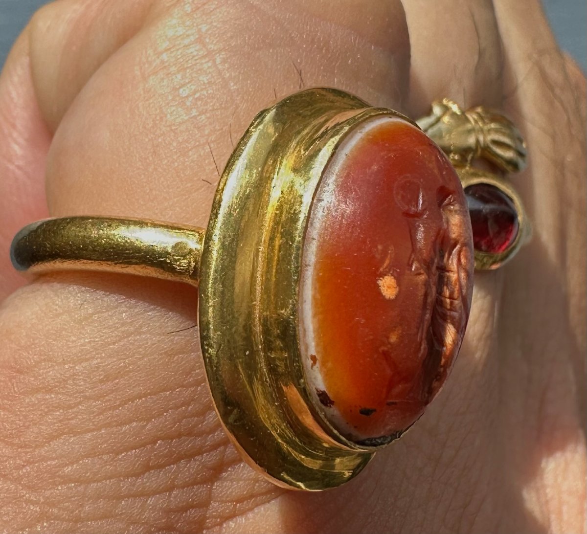 A Solid 18-karat Gold Ring Set With A Roman Agate Intaglio. Isis-fortuna.-photo-2