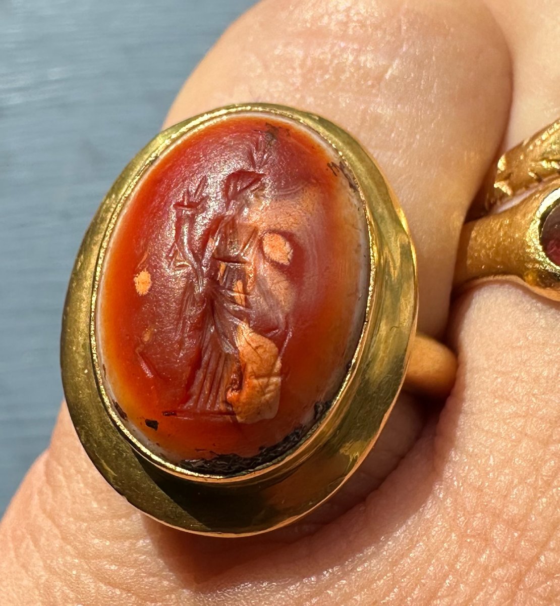 A Solid 18-karat Gold Ring Set With A Roman Agate Intaglio. Isis-fortuna.-photo-3