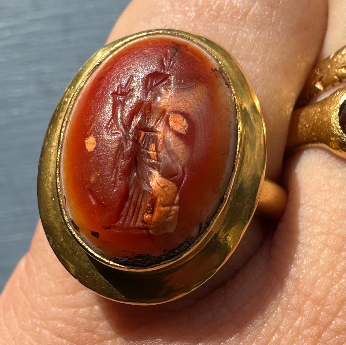 A Solid 18-karat Gold Ring Set With A Roman Agate Intaglio. Isis-fortuna.