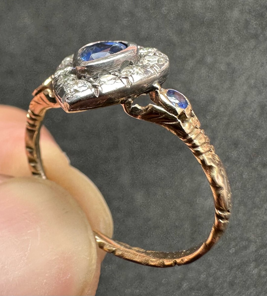 Bague cœur du XIXe siècle en or et argent, saphir et diamants.-photo-3