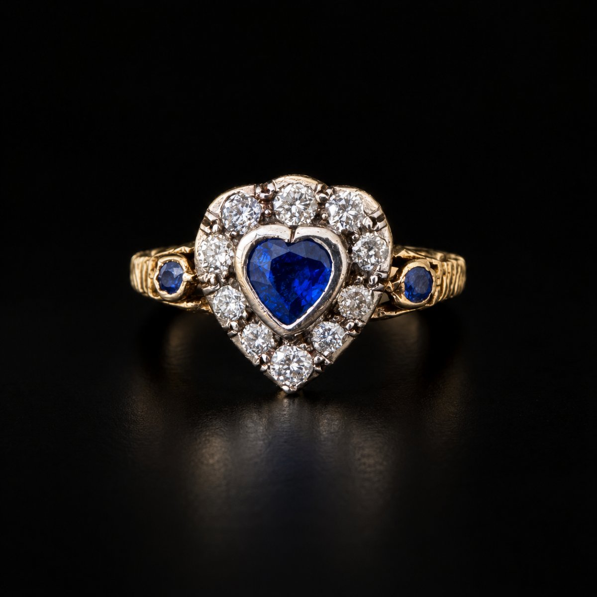Bague cœur du XIXe siècle en or et argent, saphir et diamants.