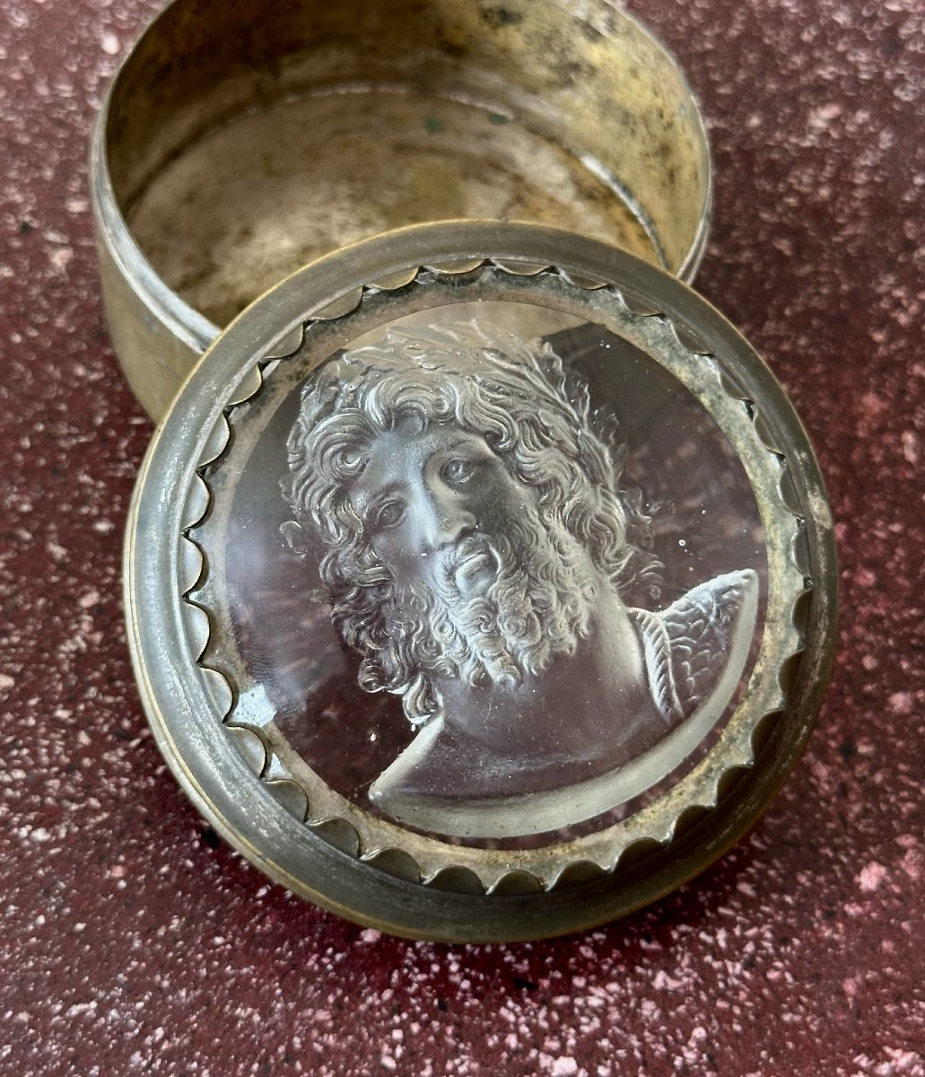 Tabatière en laiton argenté du début du XIXe siècle, avec camée sur pâte de verre. Jupiter.-photo-4