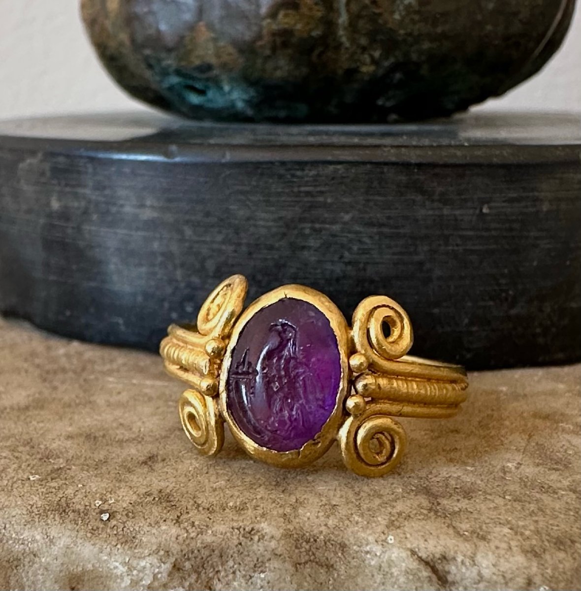 Roman Amethyst Intaglio Depicting An Eagle And A Cornucopia, Set In A Late Roman Gold Ring-photo-2