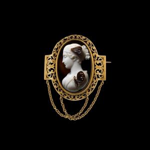 A Neoclassical Gold Brooch Set With A Large Agate Cameo. Bust Of Psyche.