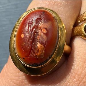A Solid 18-karat Gold Ring Set With A Roman Agate Intaglio. Isis-fortuna.