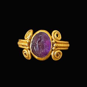 Intaille romaine en améthyste, aigle et corne d'abondance, sur bague en or romaine tardive