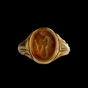 Roman Chalcedony Intaglio Depicting A Young Satyr Dancing With A Child, Set In A 19th-century Gold Ring