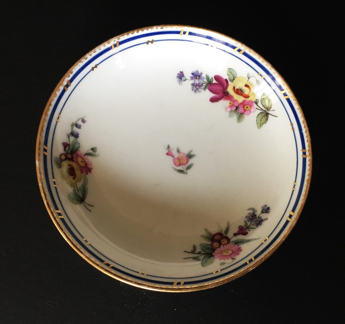 Tasse En Porcelaine De Sèvres De 1778 Marque De Sèvres Et Lettes Double A, Décor De Fleurs-photo-4