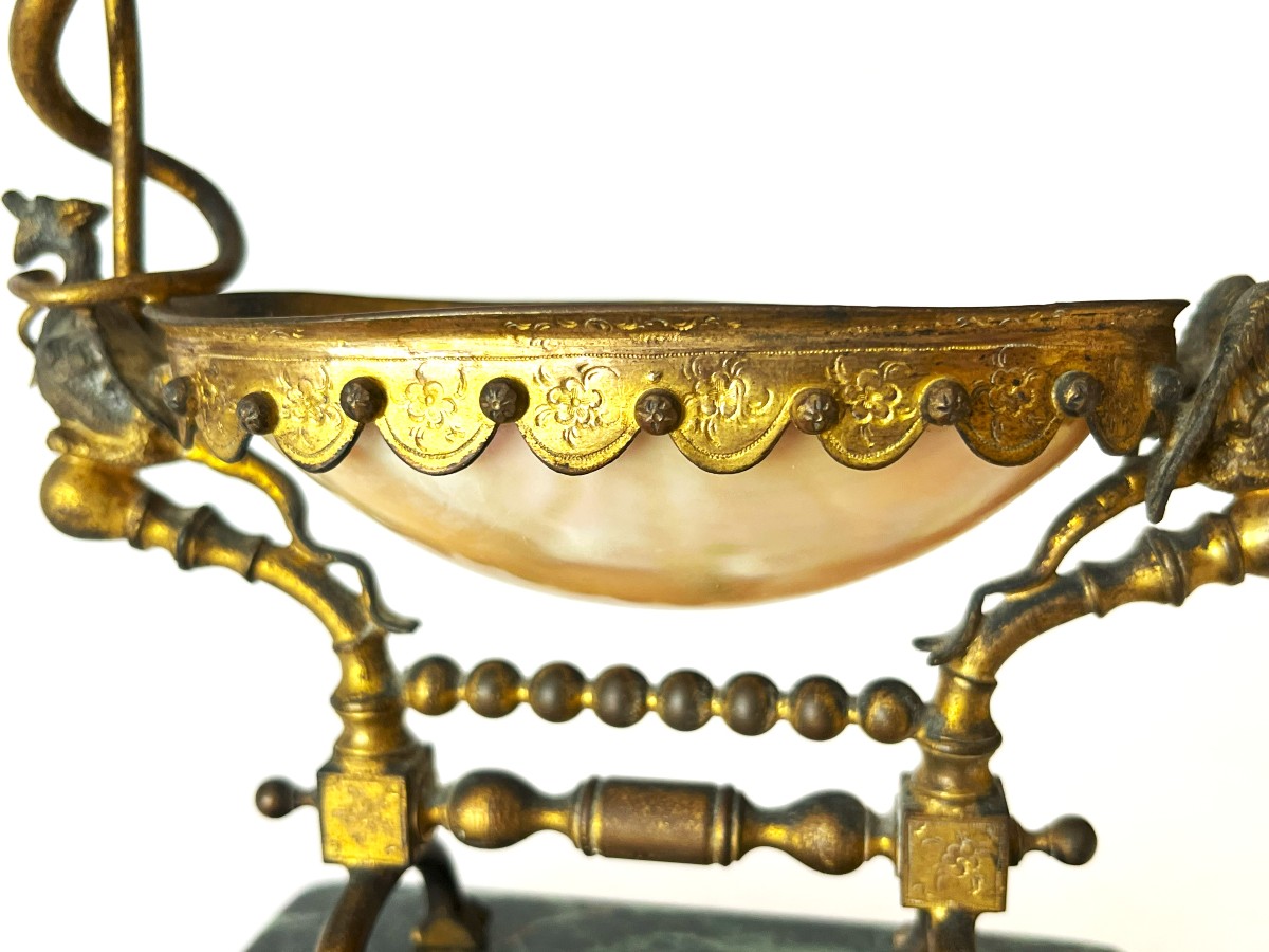 Baguier porte montre Napoléon III en bronze doré et Nacre, chimère et serpent-photo-2