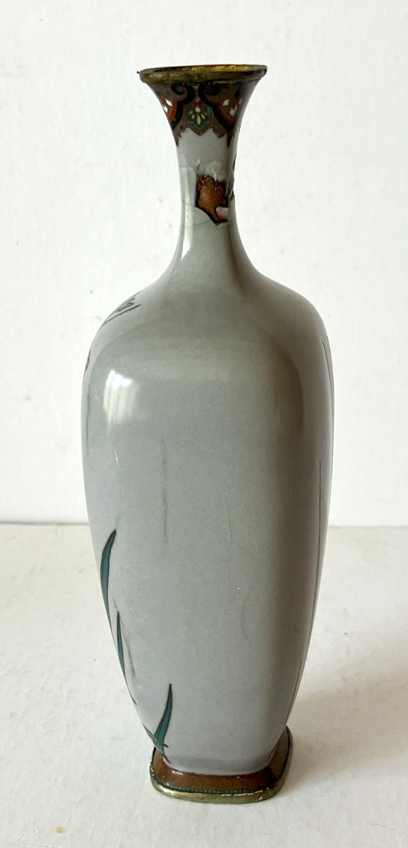 Japon période Meiji, vase en cuivre émaillé et peint d'un décor floral.-photo-3