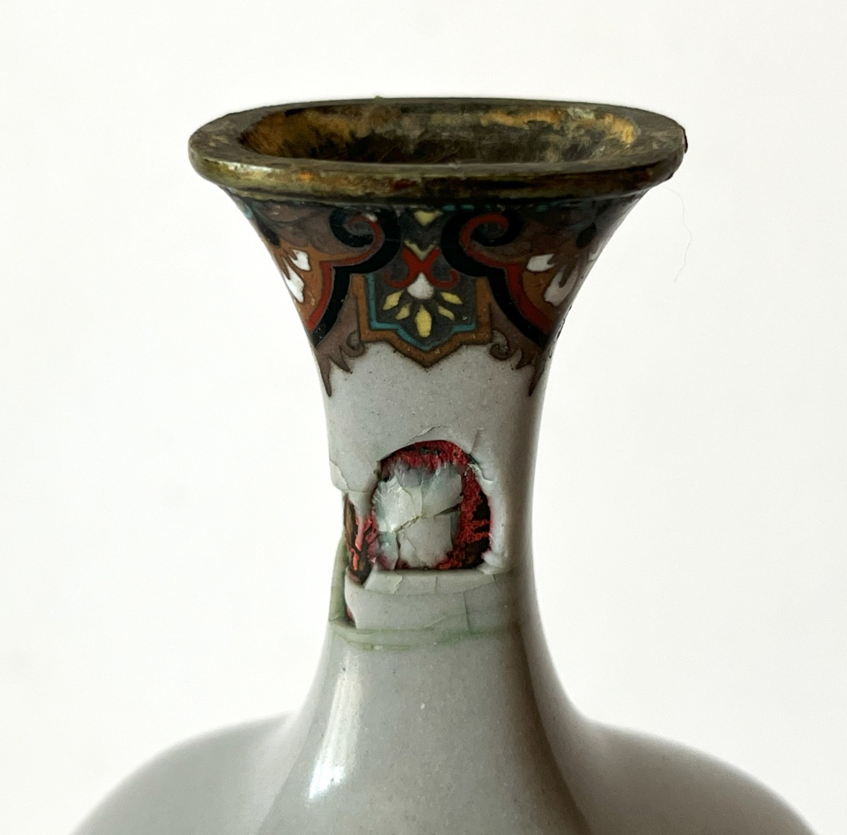Japon période Meiji, vase en cuivre émaillé et peint d'un décor floral.-photo-5