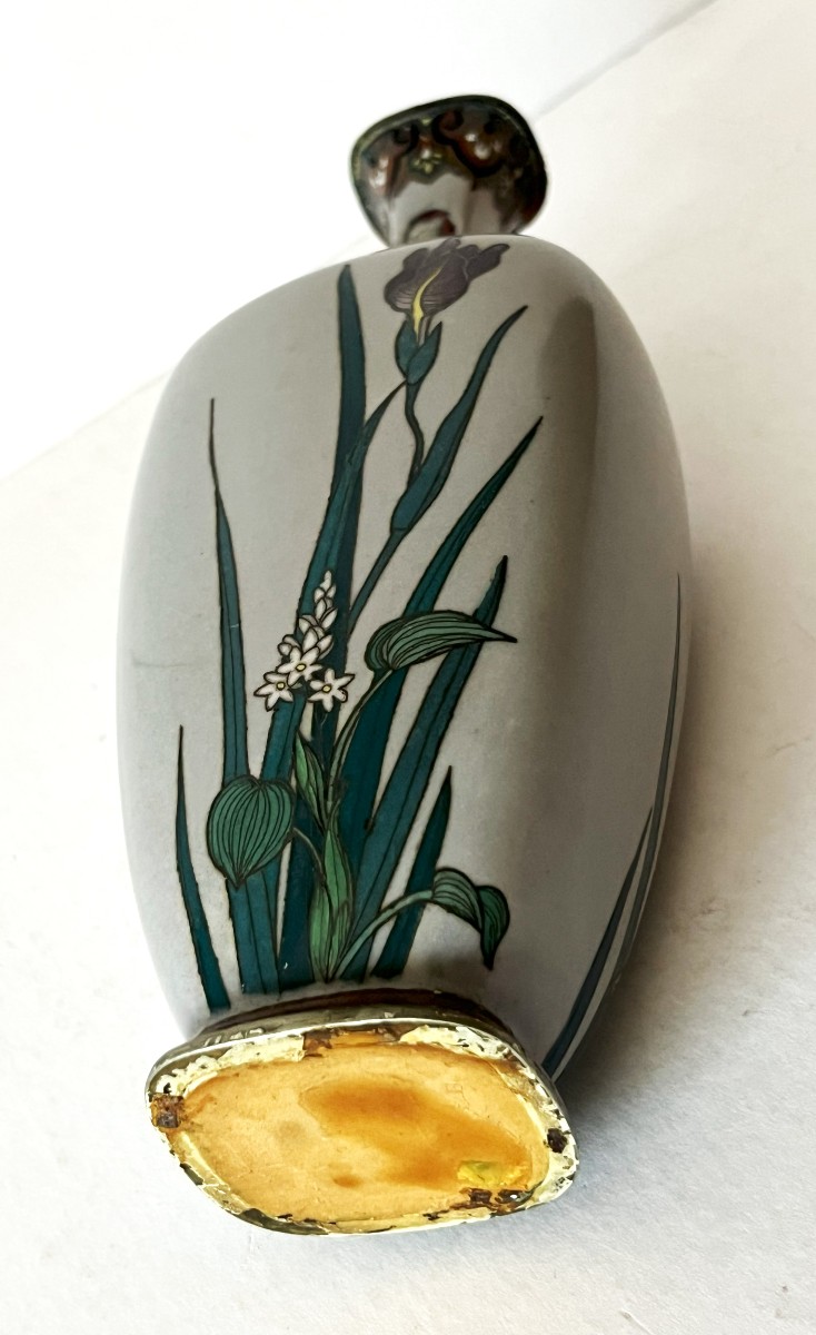 Japon période Meiji, vase en cuivre émaillé et peint d'un décor floral.-photo-6