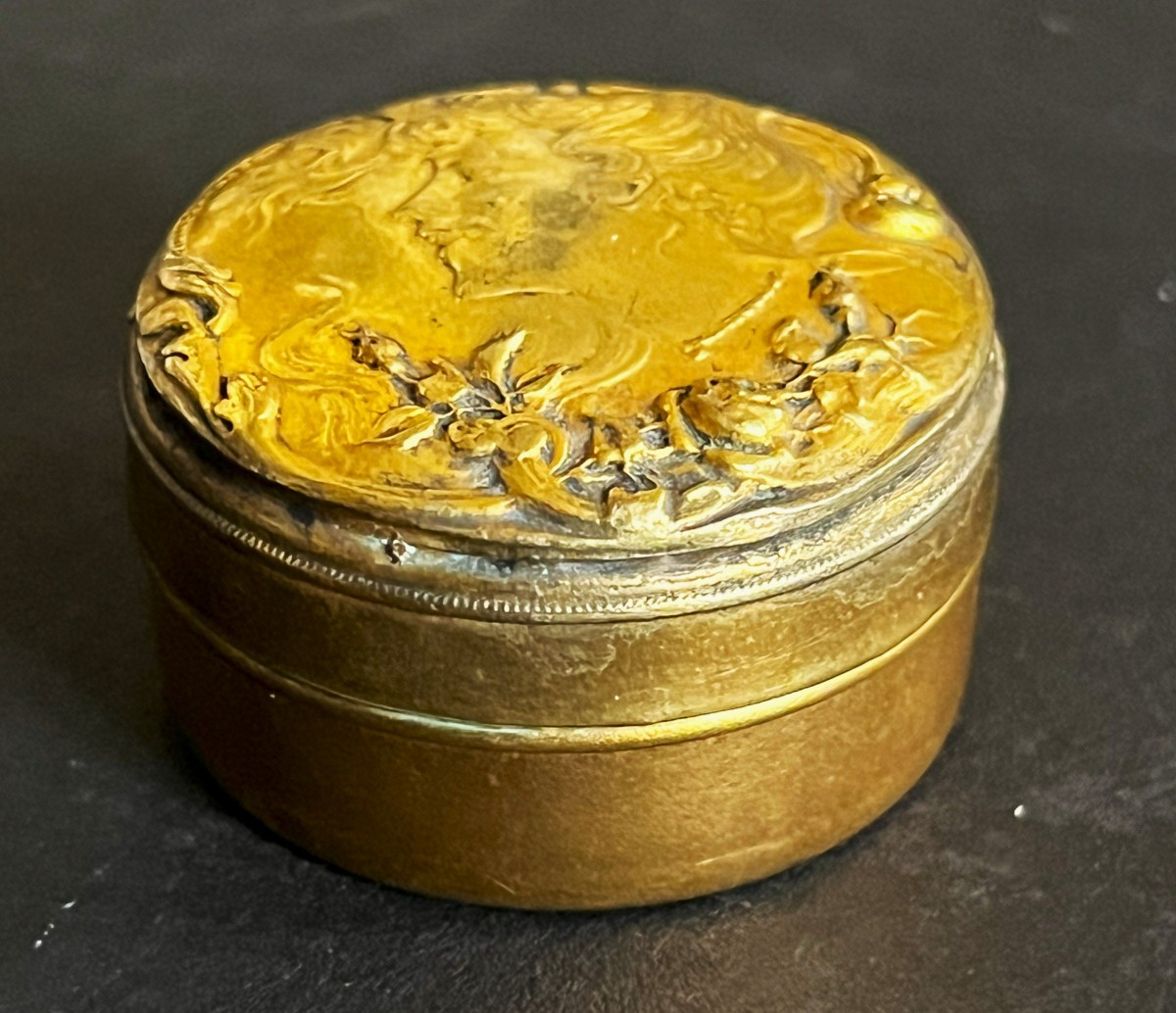 Art Nouveau Pill Box In Pomponne (gilded Metal) With A Woman Decoration.-photo-3