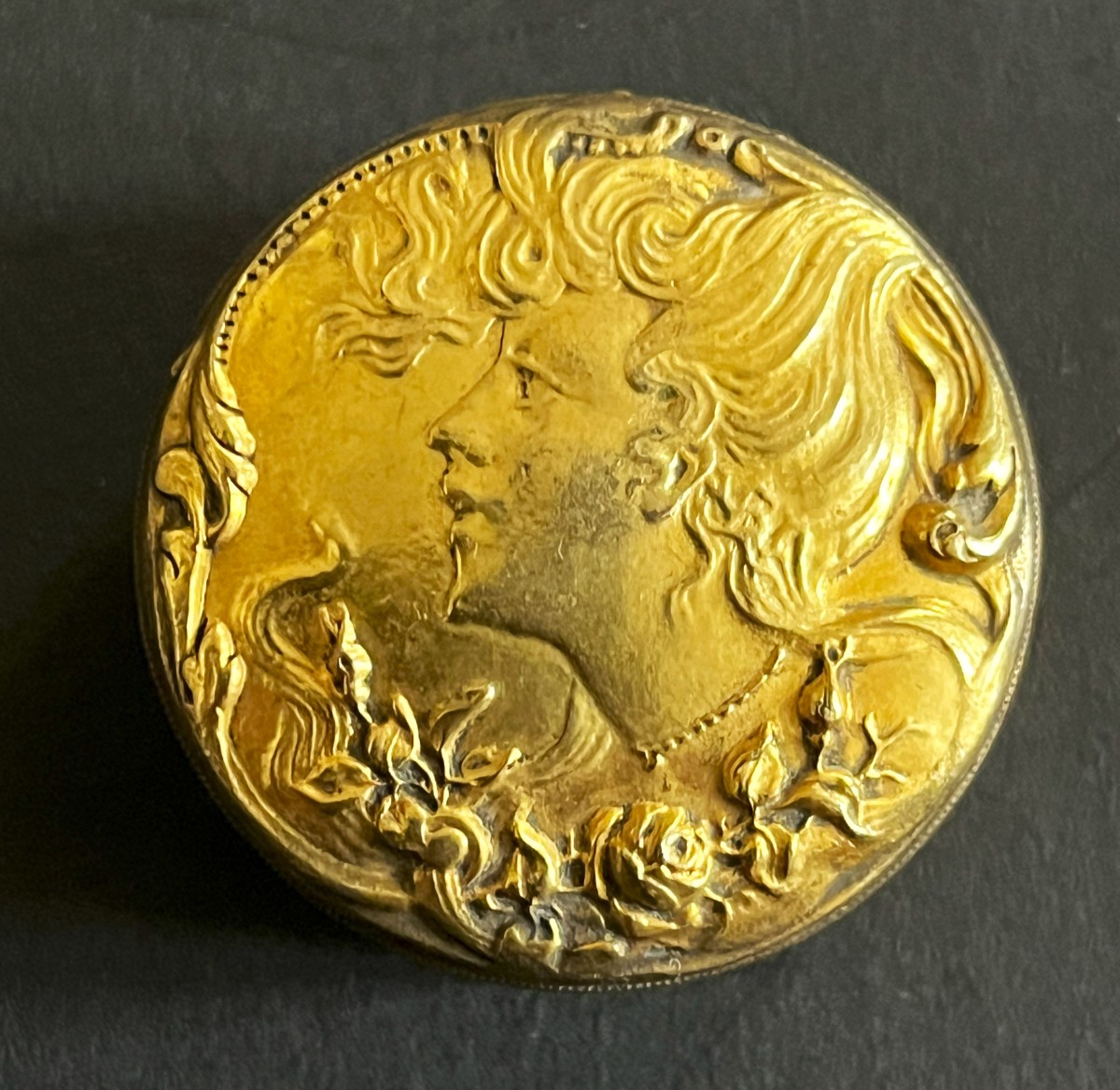 Art Nouveau Pill Box In Pomponne (gilded Metal) With A Woman Decoration.-photo-5