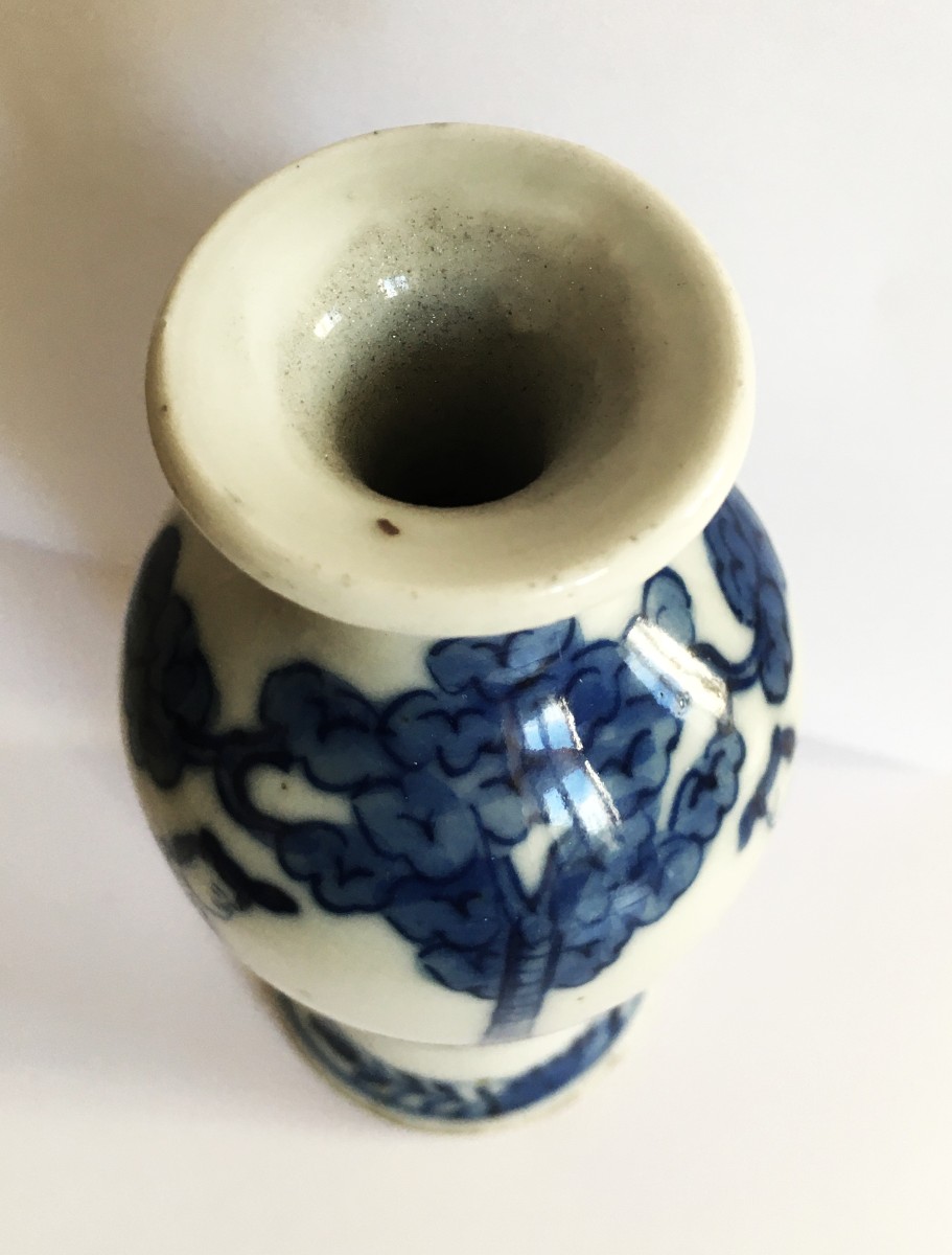 Chine Petit vase d'époque KANGXI  (1654/1722) en porcelaine bleu et blanc-photo-1