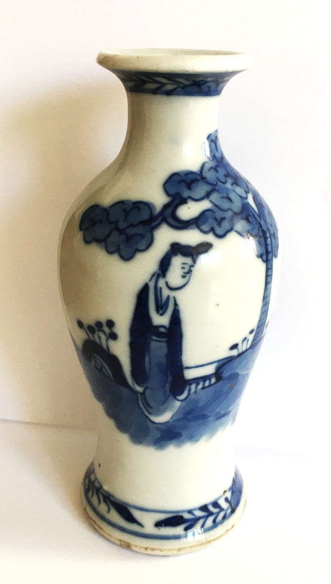 Chine Petit vase d'époque KANGXI  (1654/1722) en porcelaine bleu et blanc