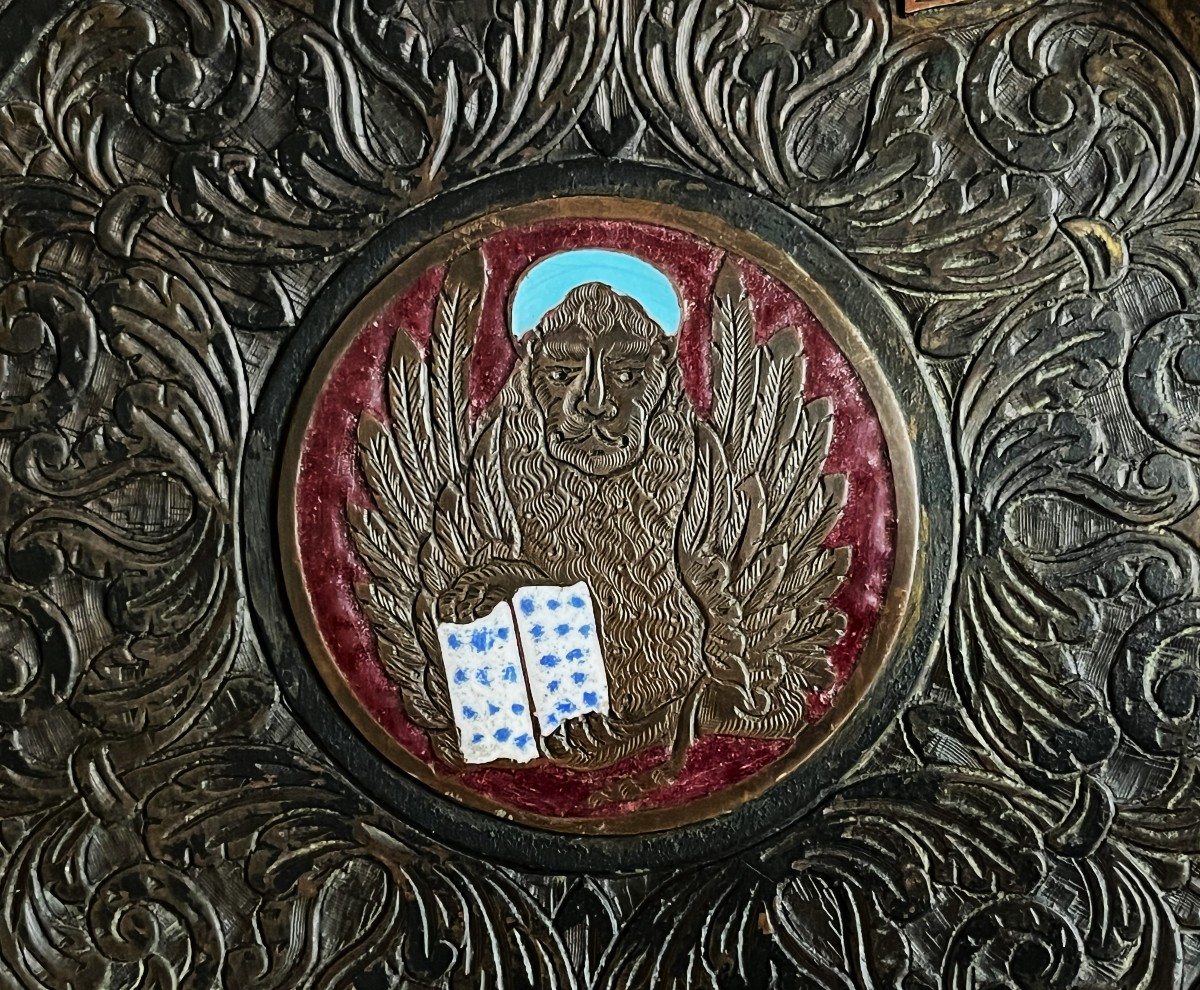 Venice 19th Century Engraved Bronze And Champlevé Enamel Platter With Coat Of Arms-photo-3